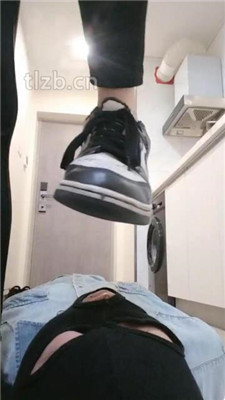 图片[1] - 【美娜格格】运动女神-脏鞋底白袜虐废【完整版】 - 绳艺下载吧